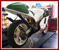 Service moto και αγωνιστικών moto, Αναπαλαιώσεις μηχανών, βαφές, Μετατροπές μηχανών, TURBO, Βελτιώσεις μηχανών, Επισκευές μηχανών, Ανταλλακτικά για μηχανή, Ρυθμίσεις Moto, Συναγερμοί για μηχανές, Τοποθέτηση NITRO Ελαστικά, Καθ. Injection / καρμπυρατέρ, Εξειδικευμένες υπηρεσίες service, Χαρτογραφήσεις, Ηλεκτρονική Διάγνωση, Δυναμομέτρηση